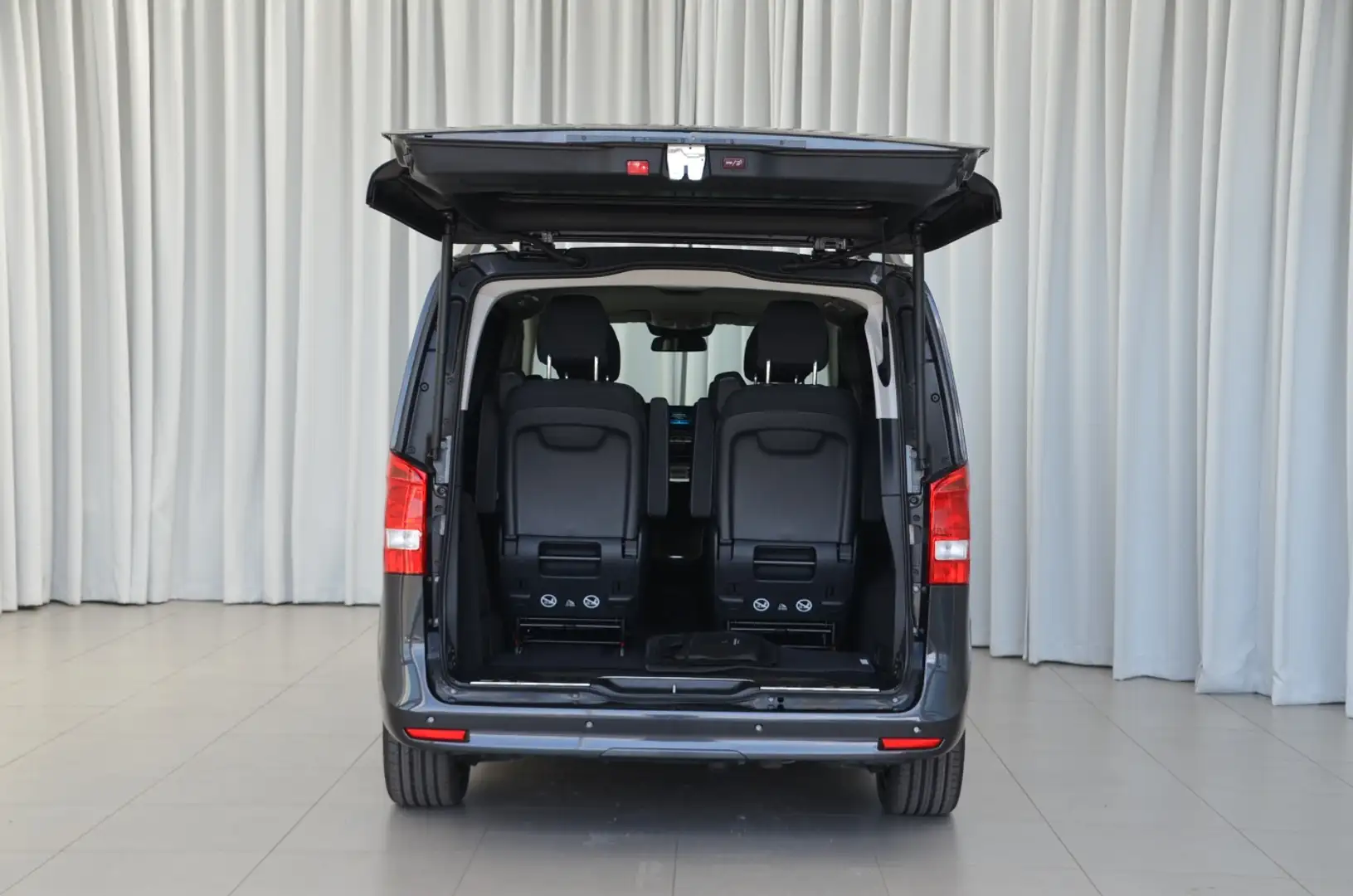 Vehicle image, number 8