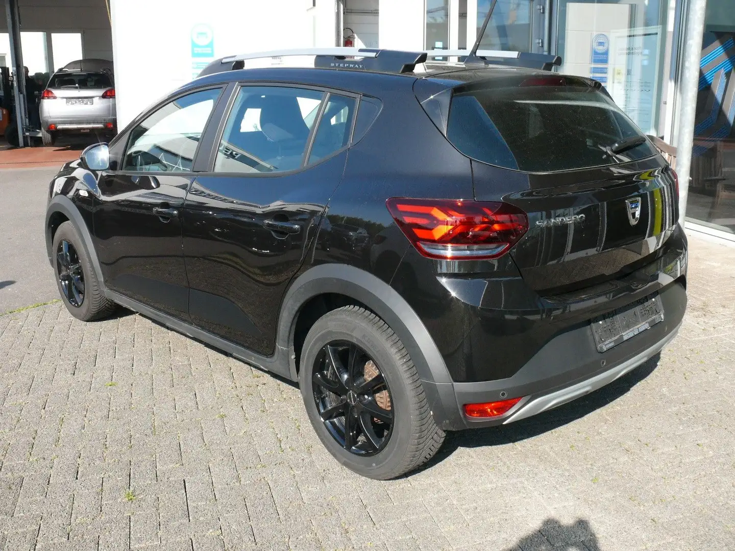 Vehicle image, number 12