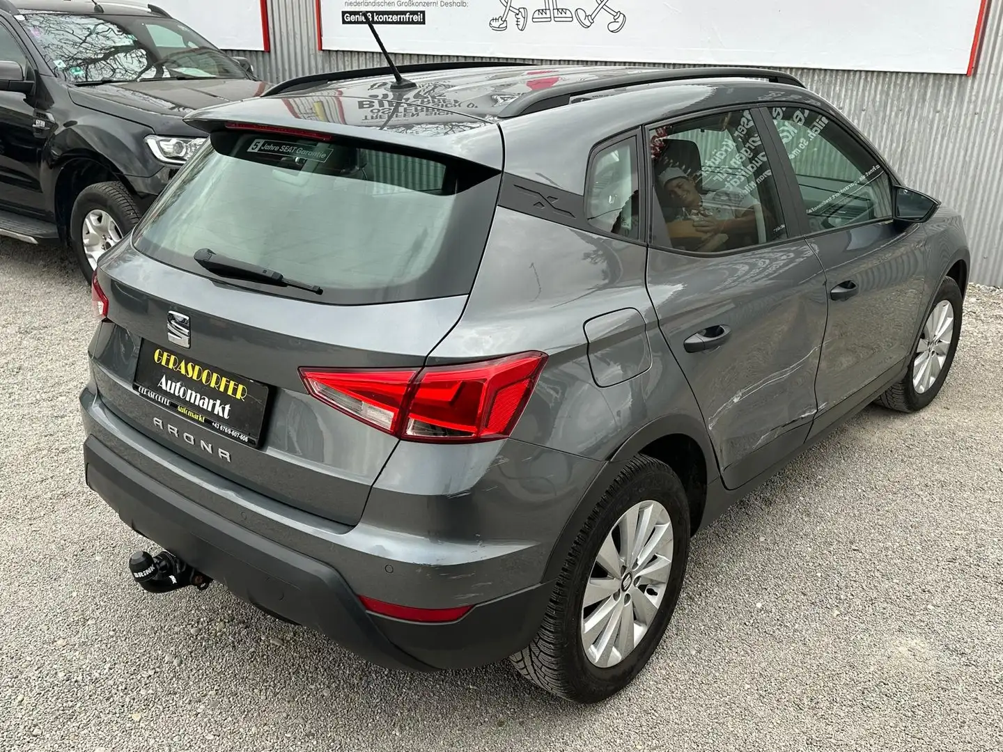 Vehicle image, number 6