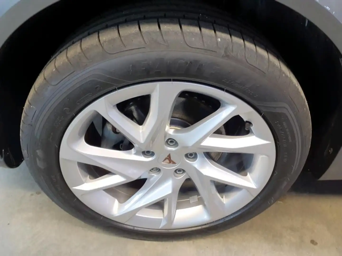 Vehicle image, number 9