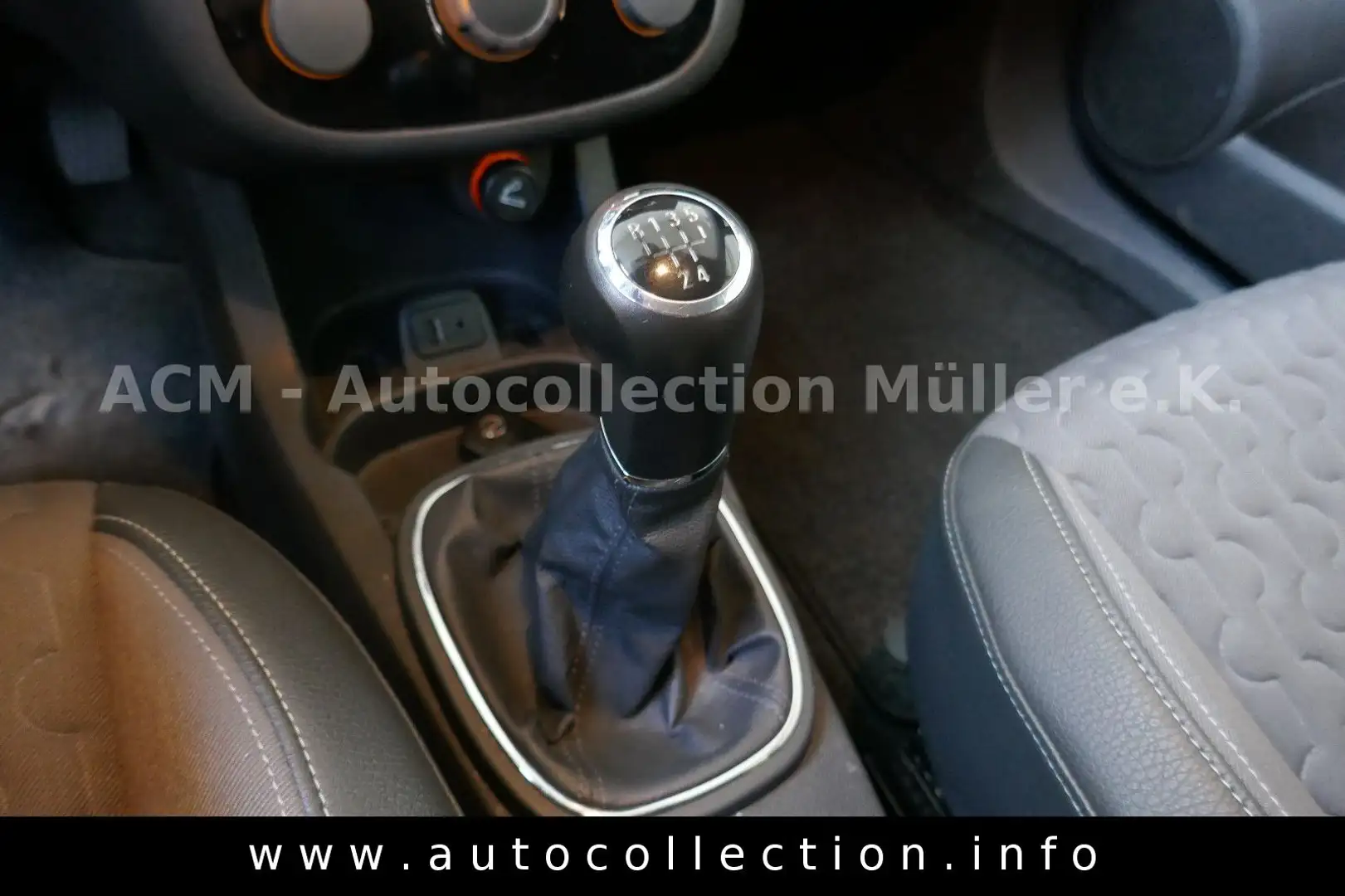 Vehicle image, number 16
