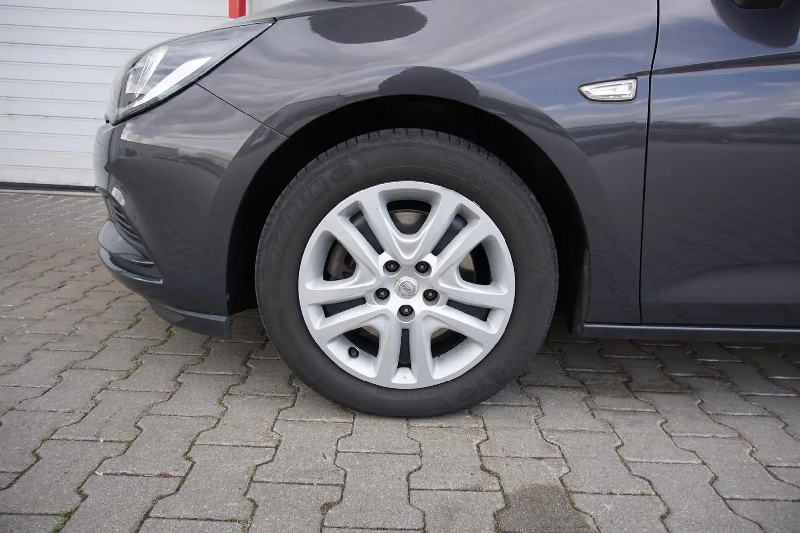 Vehicle image, number 3