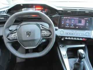 Vehicle image thumbnail, number 7