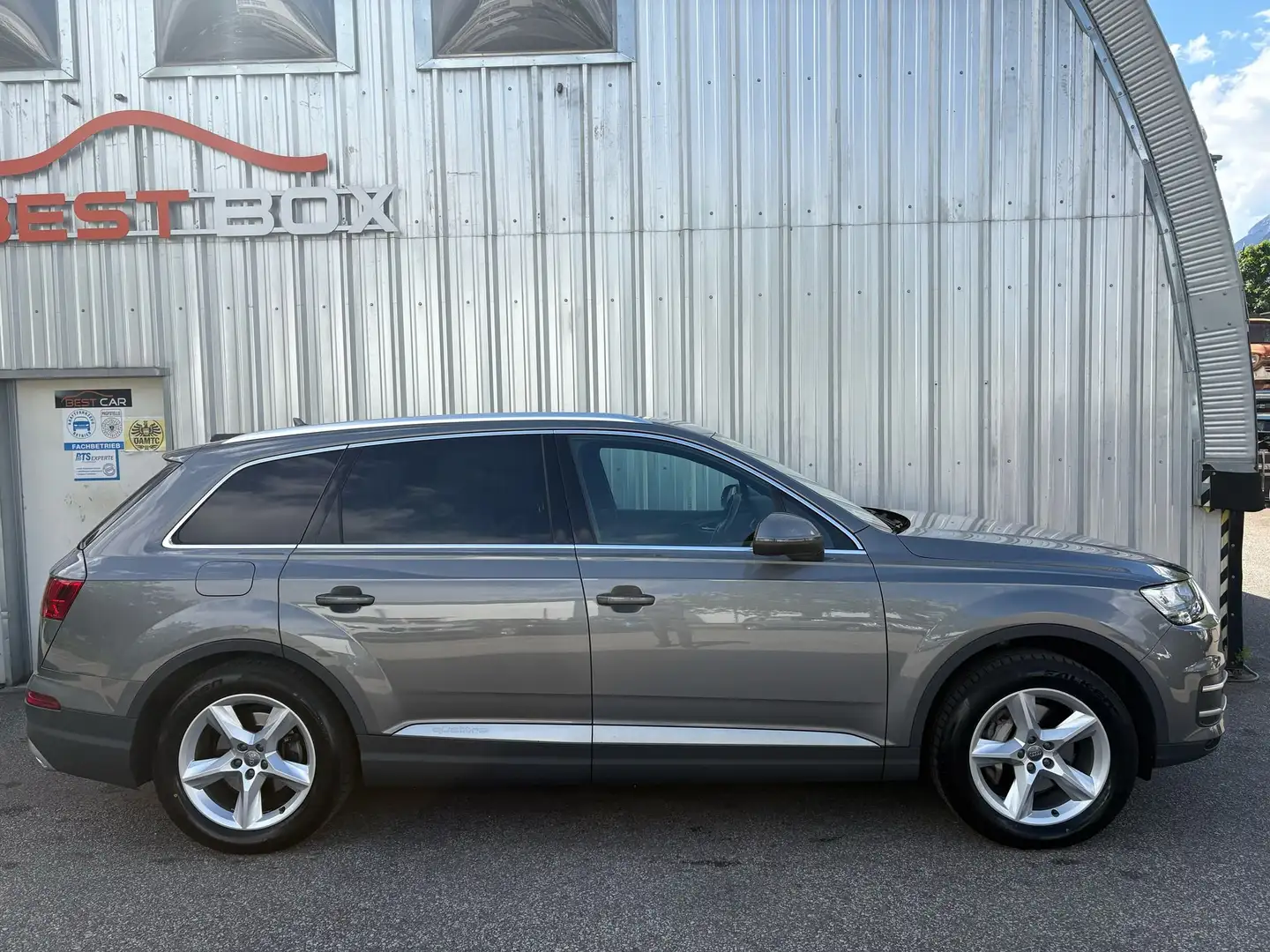 Vehicle image, number 7