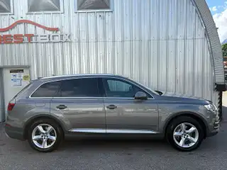 Vehicle image thumbnail, number 7