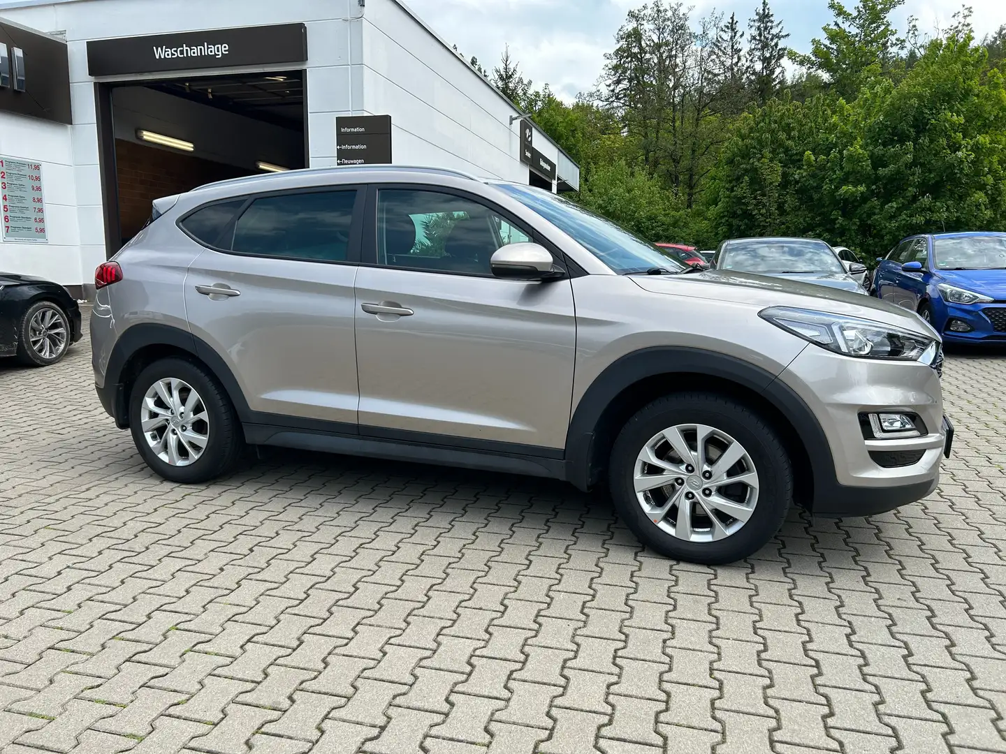 Vehicle image, number 6
