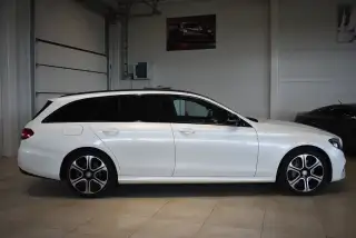 Vehicle image thumbnail, number 7