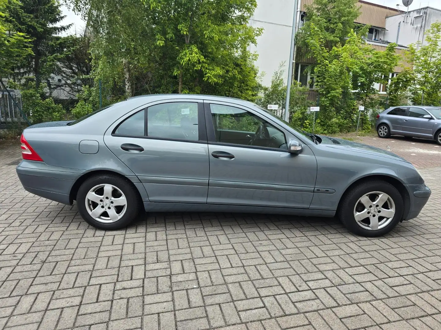 Vehicle image, number 4