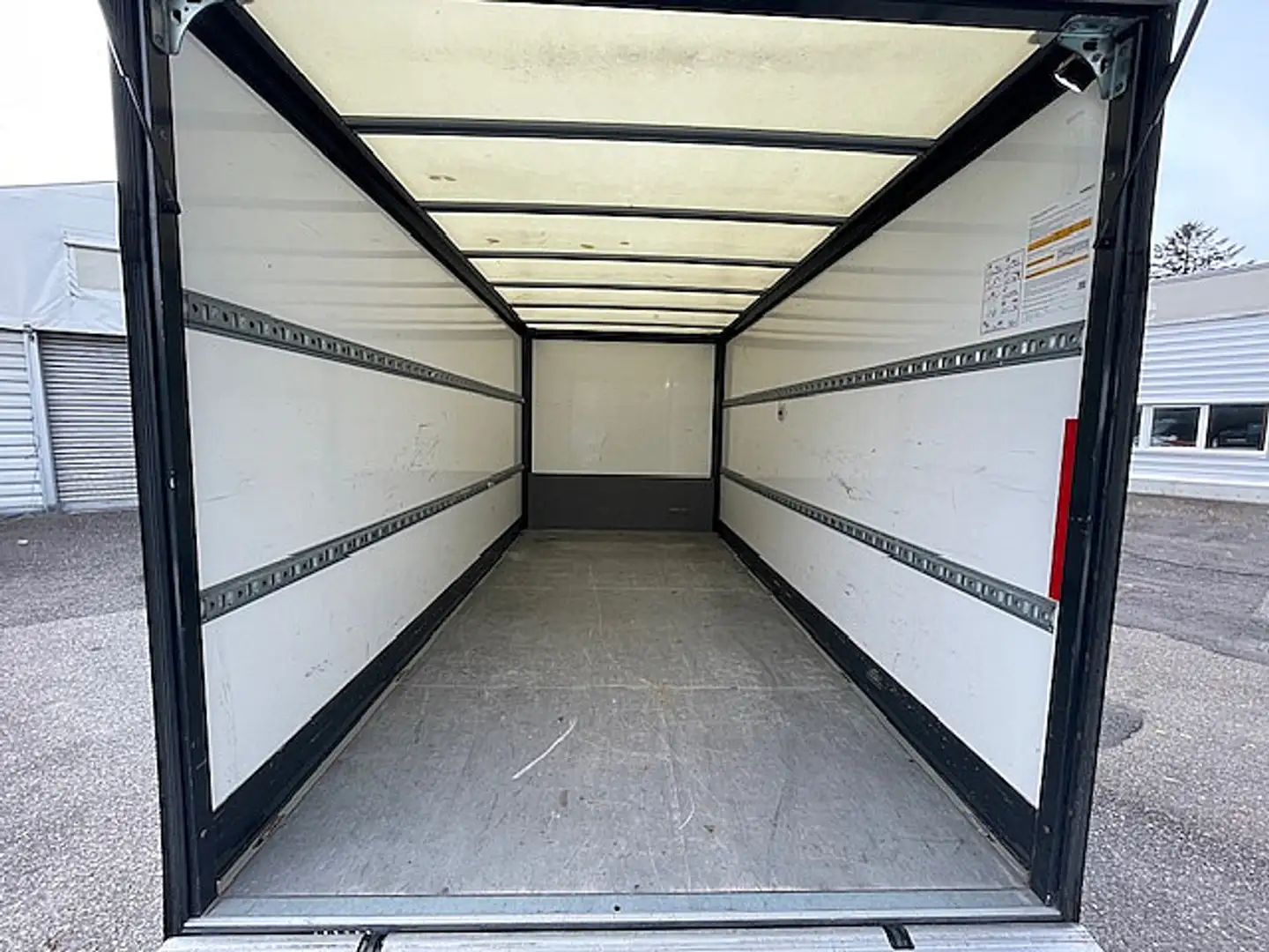 Vehicle image, number 9