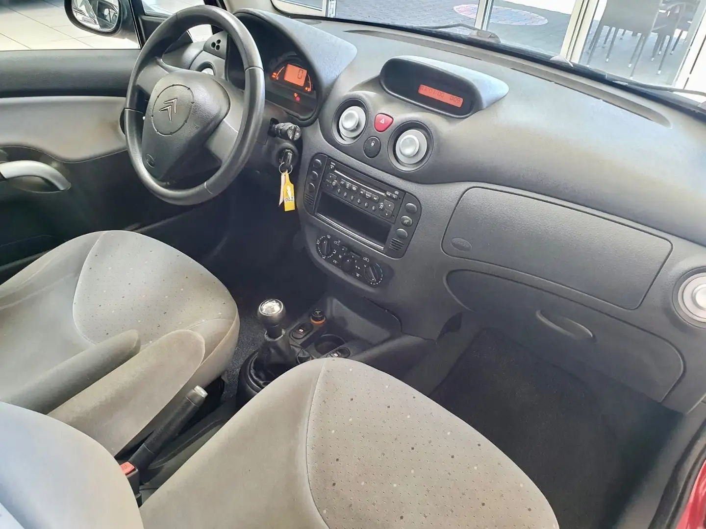 Vehicle image, number 9