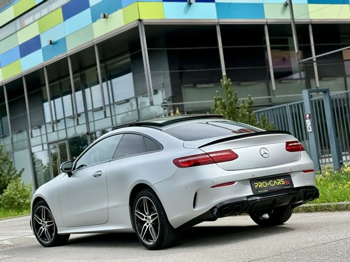 Vehicle image, number 13