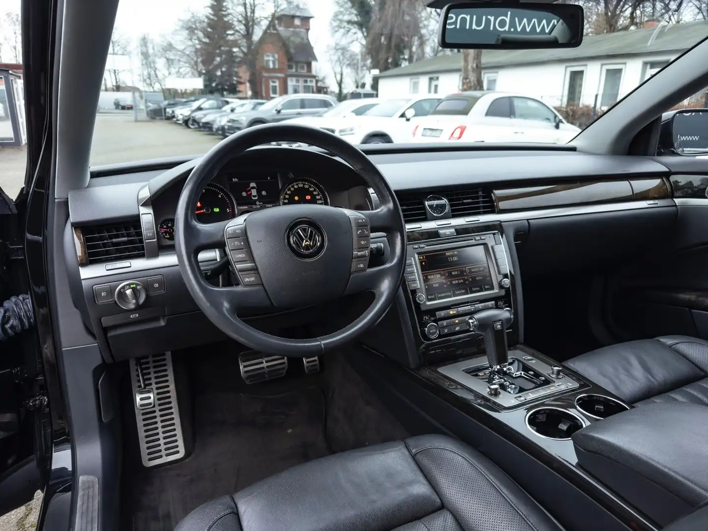 Vehicle image, number 6