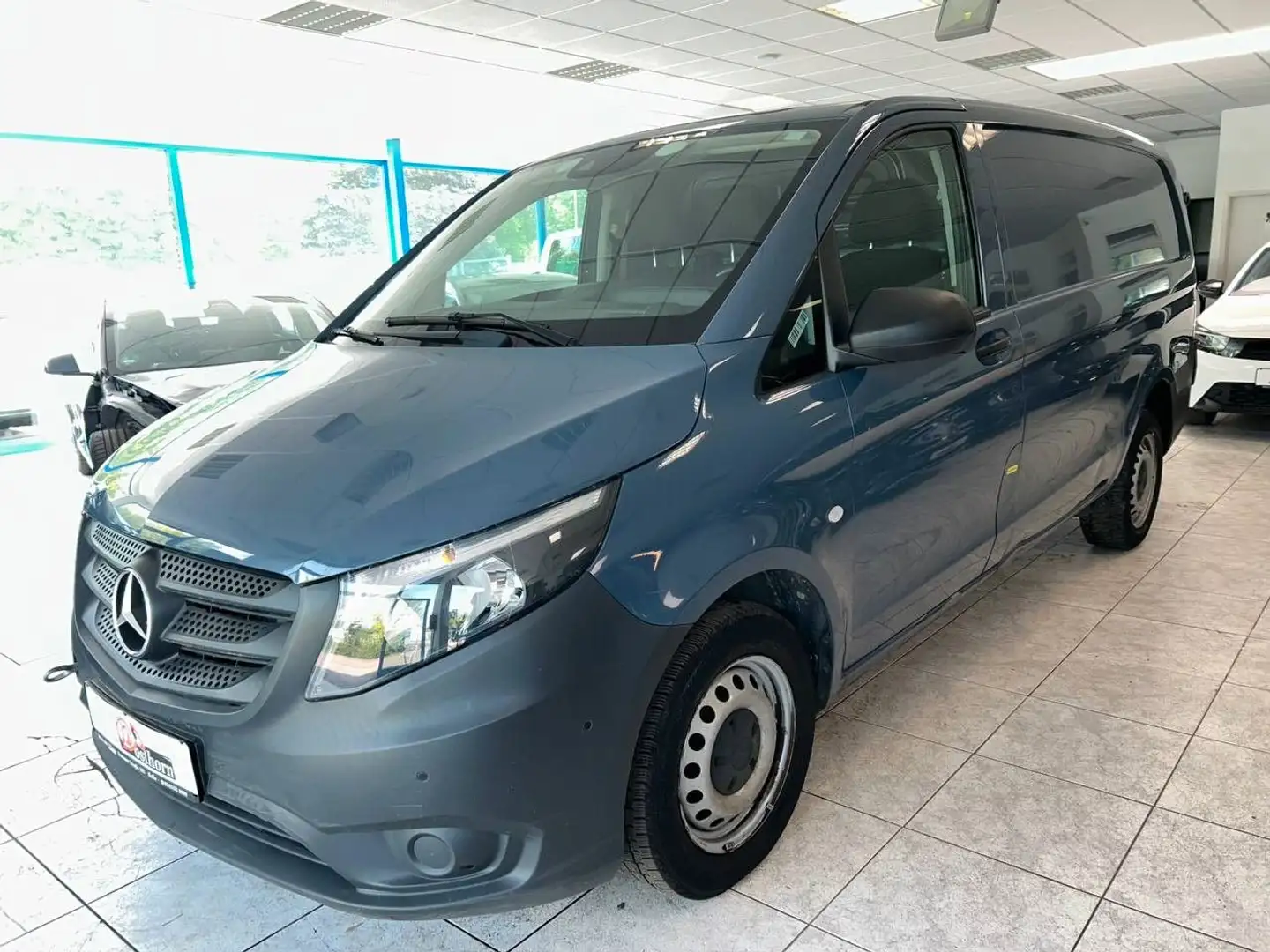 Vehicle image, number 1