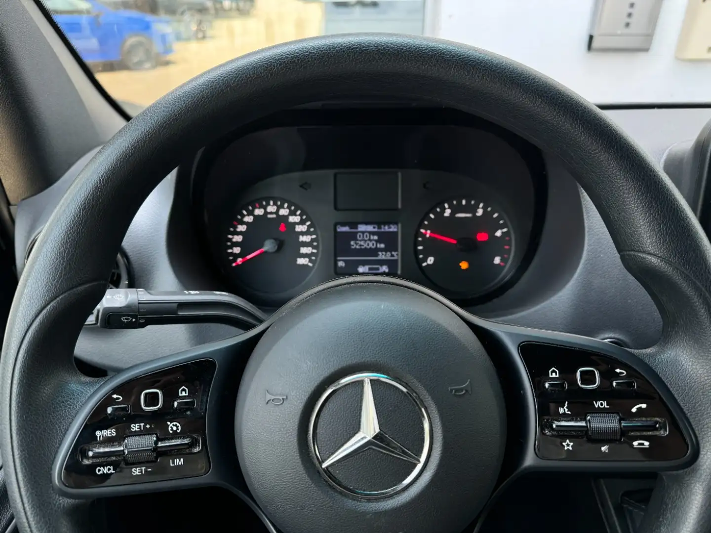 Vehicle image, number 12