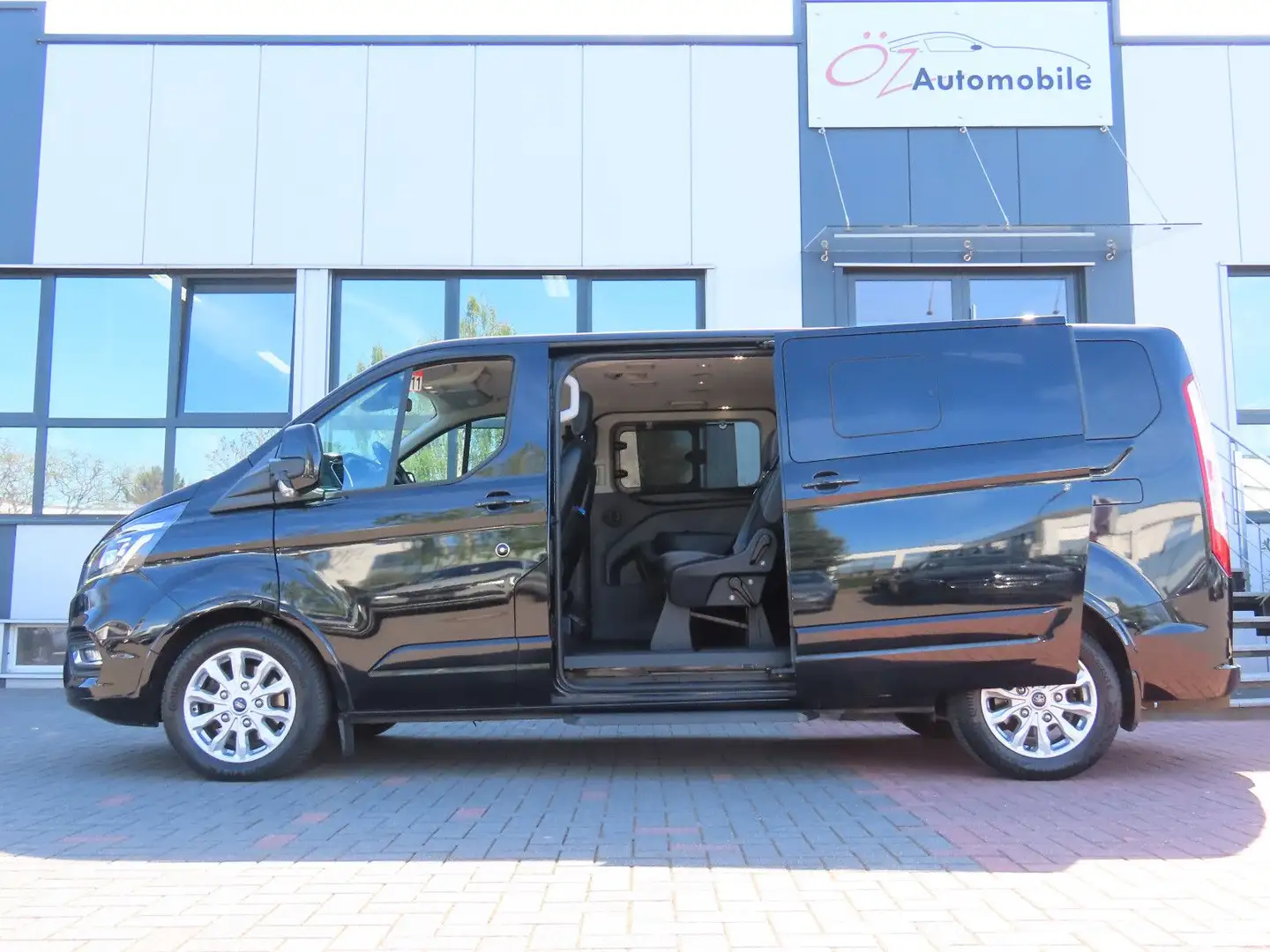 Vehicle image, number 9