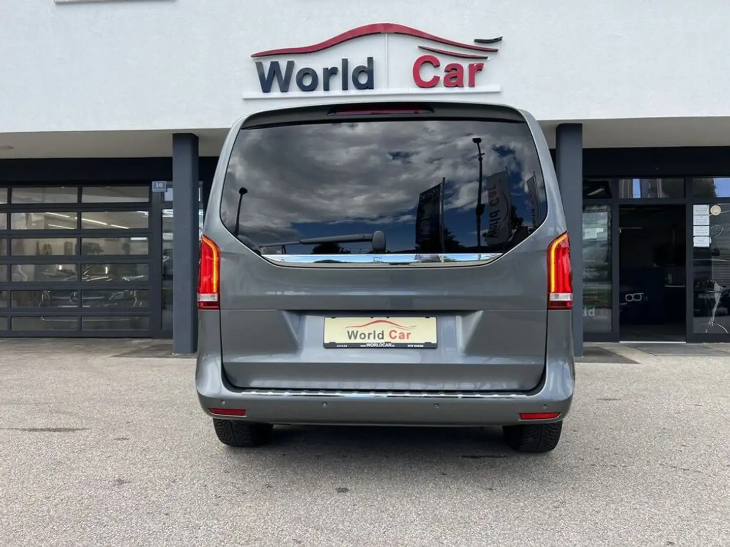 Vehicle image, number 9