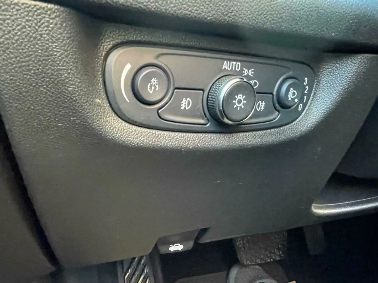 Vehicle image, number 13