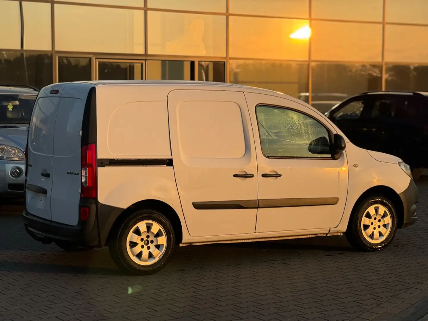 Vehicle image, number 4