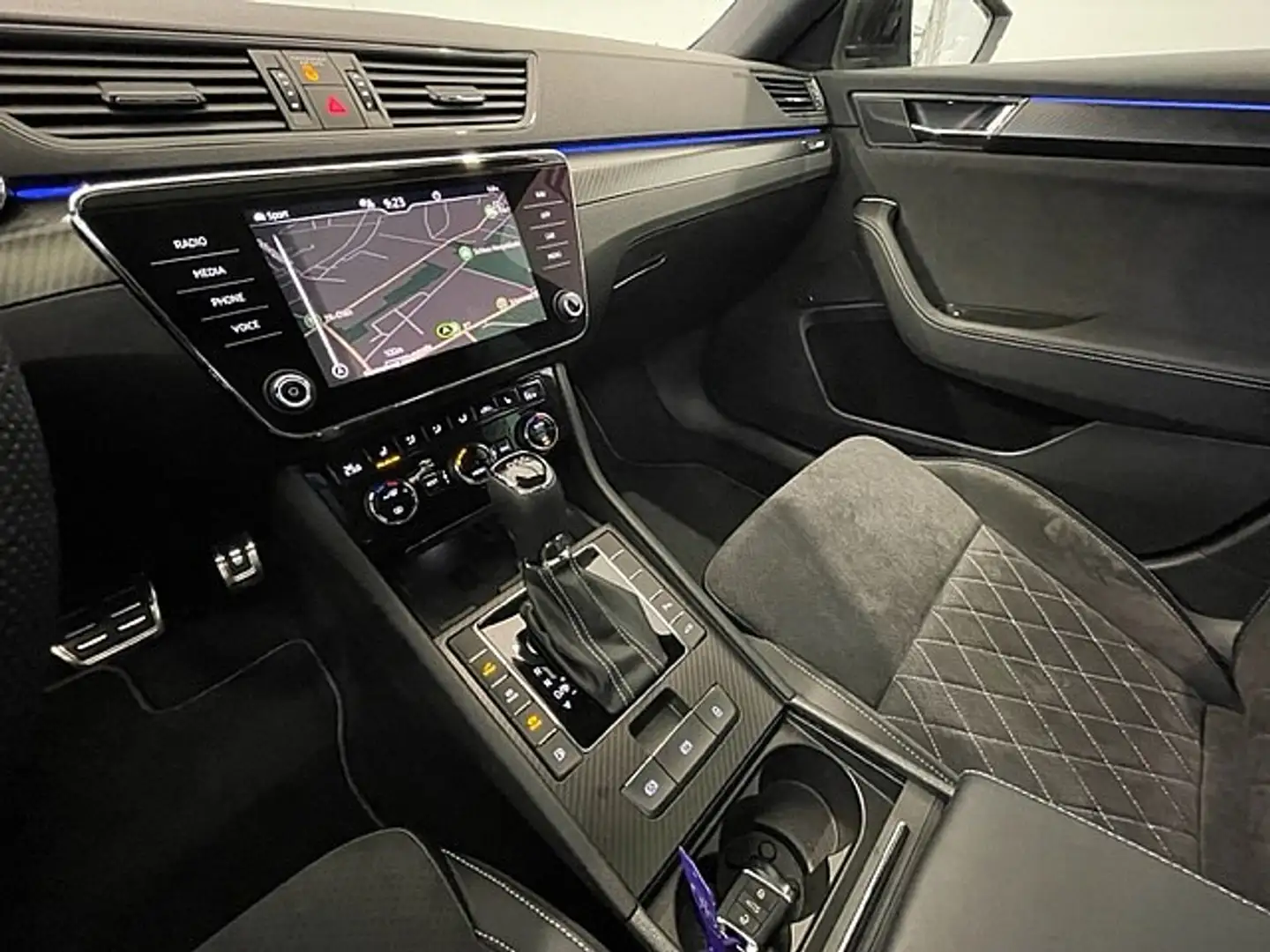 Vehicle image, number 15