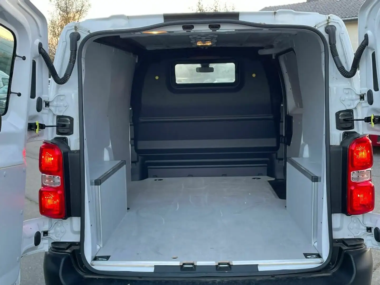 Vehicle image, number 7
