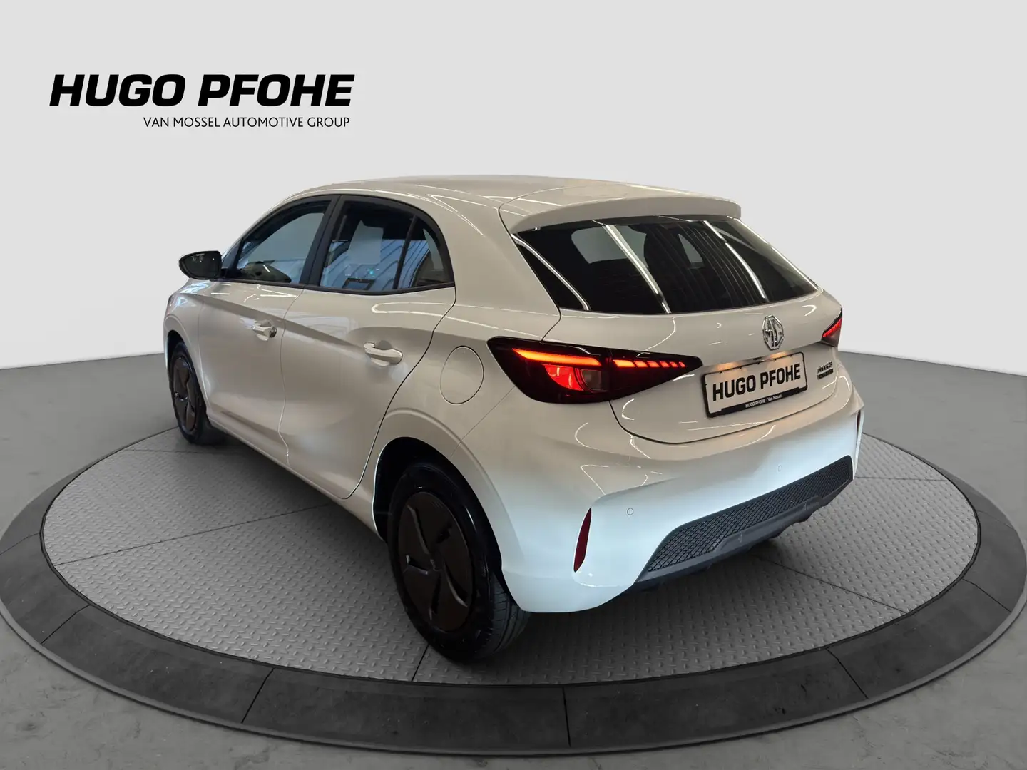 Vehicle image, number 4