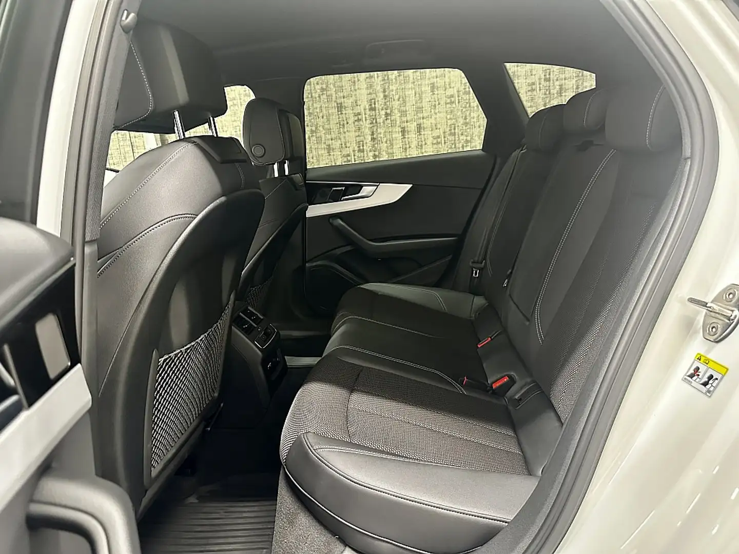 Vehicle image, number 9