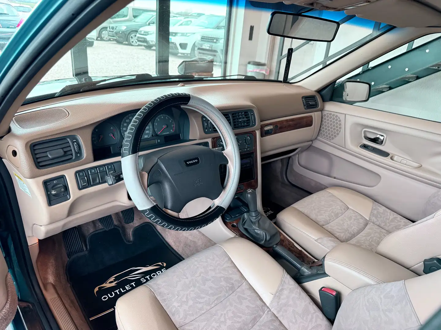 Vehicle image, number 6