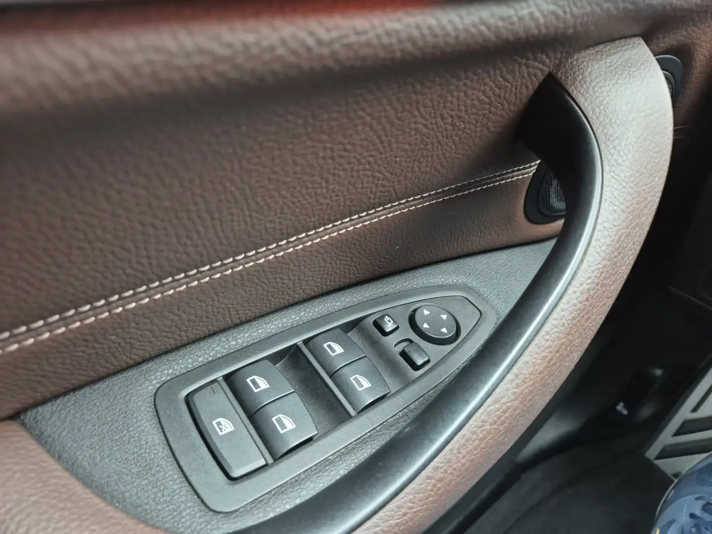 Vehicle image, number 9