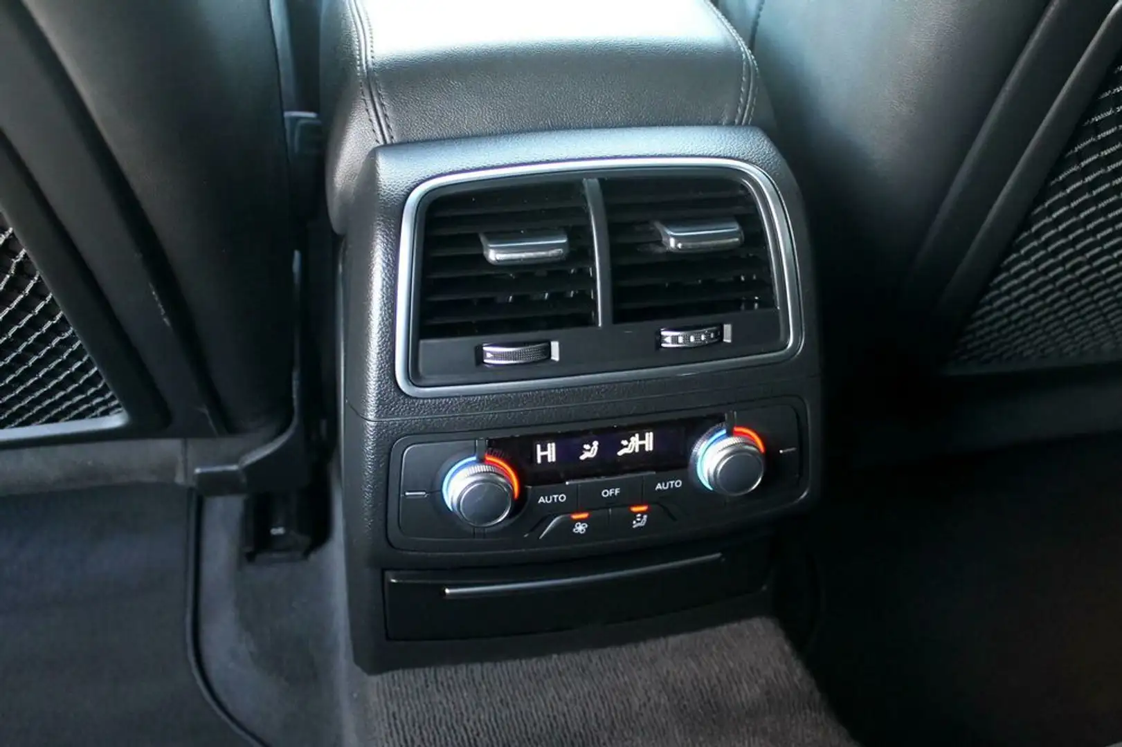 Vehicle image, number 16
