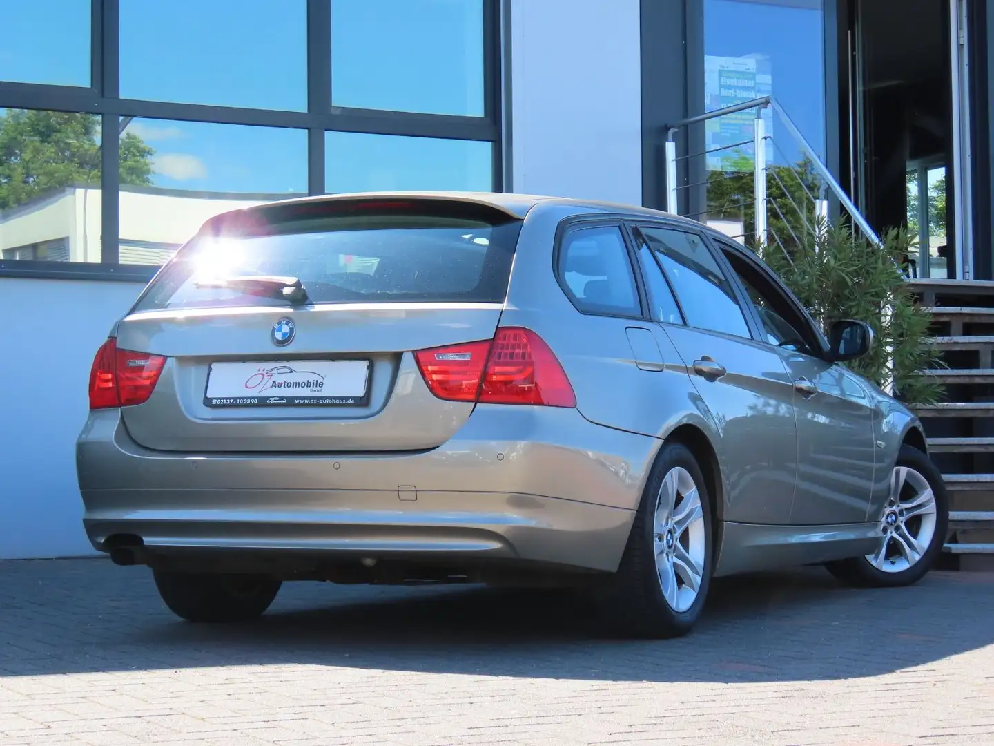 Vehicle image, number 3