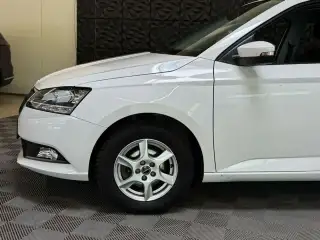 Vehicle image thumbnail, number 4