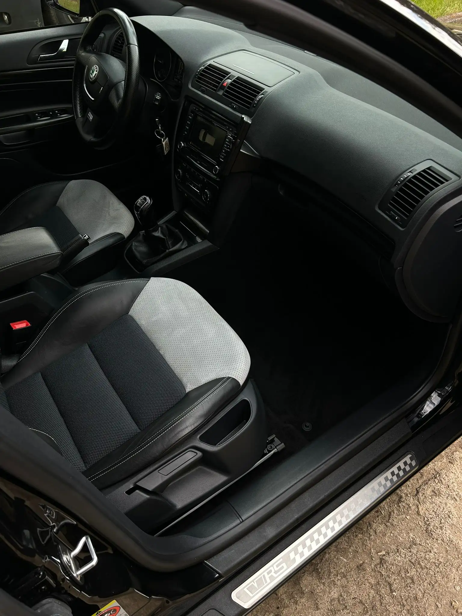 Vehicle image, number 8
