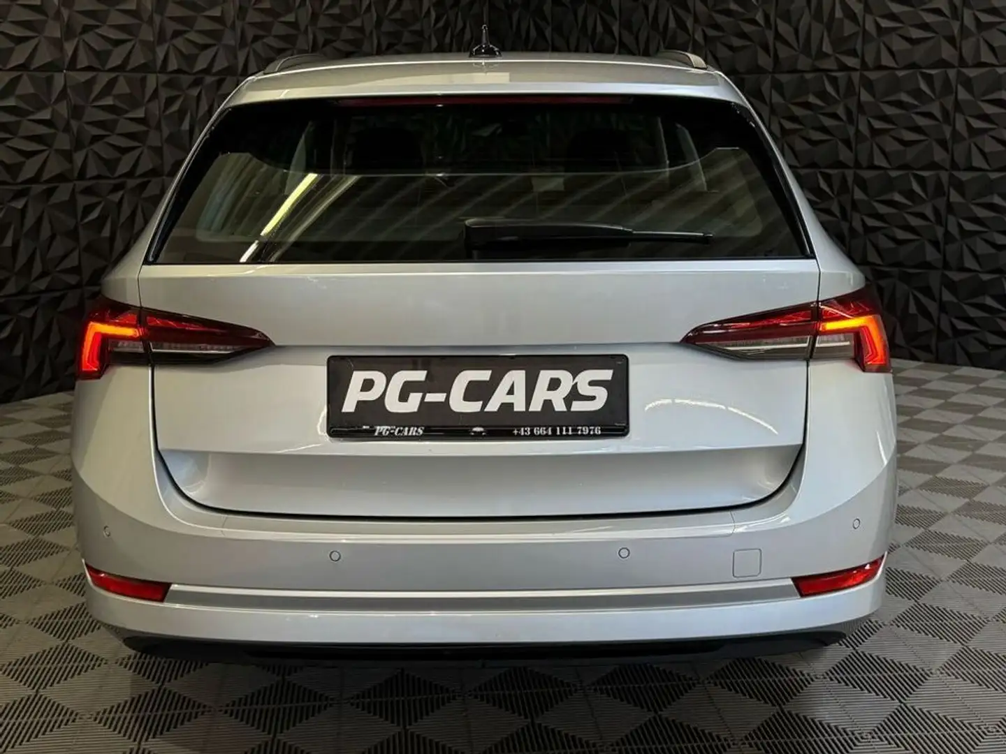 Vehicle image, number 28