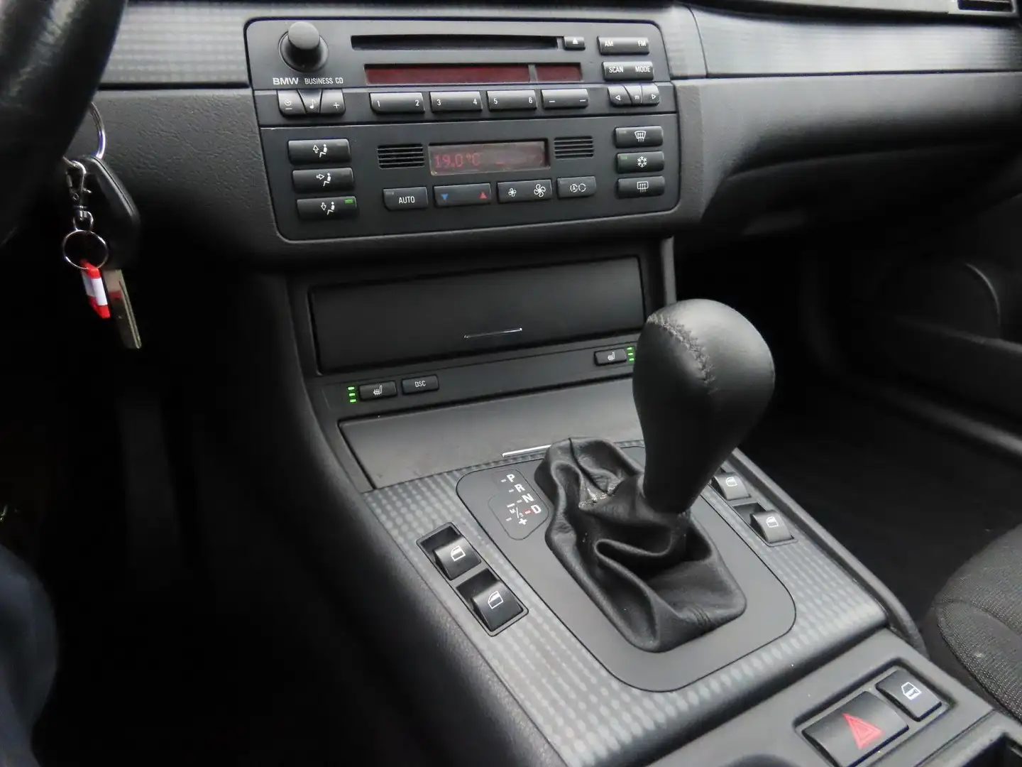 Vehicle image, number 12