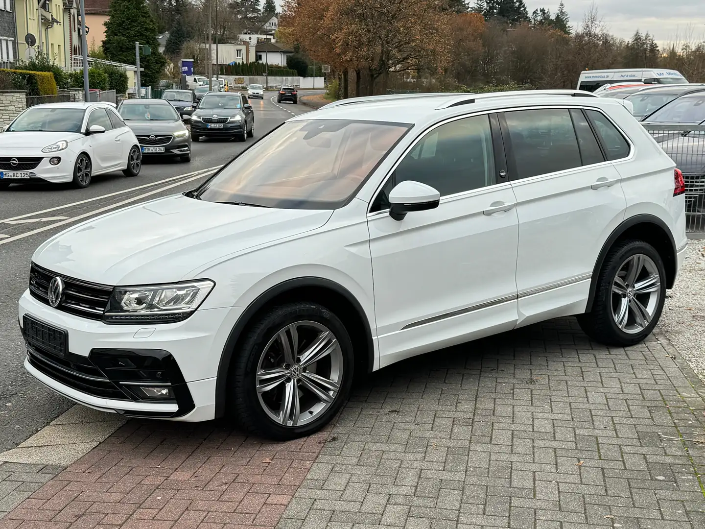 Vehicle image, number 16