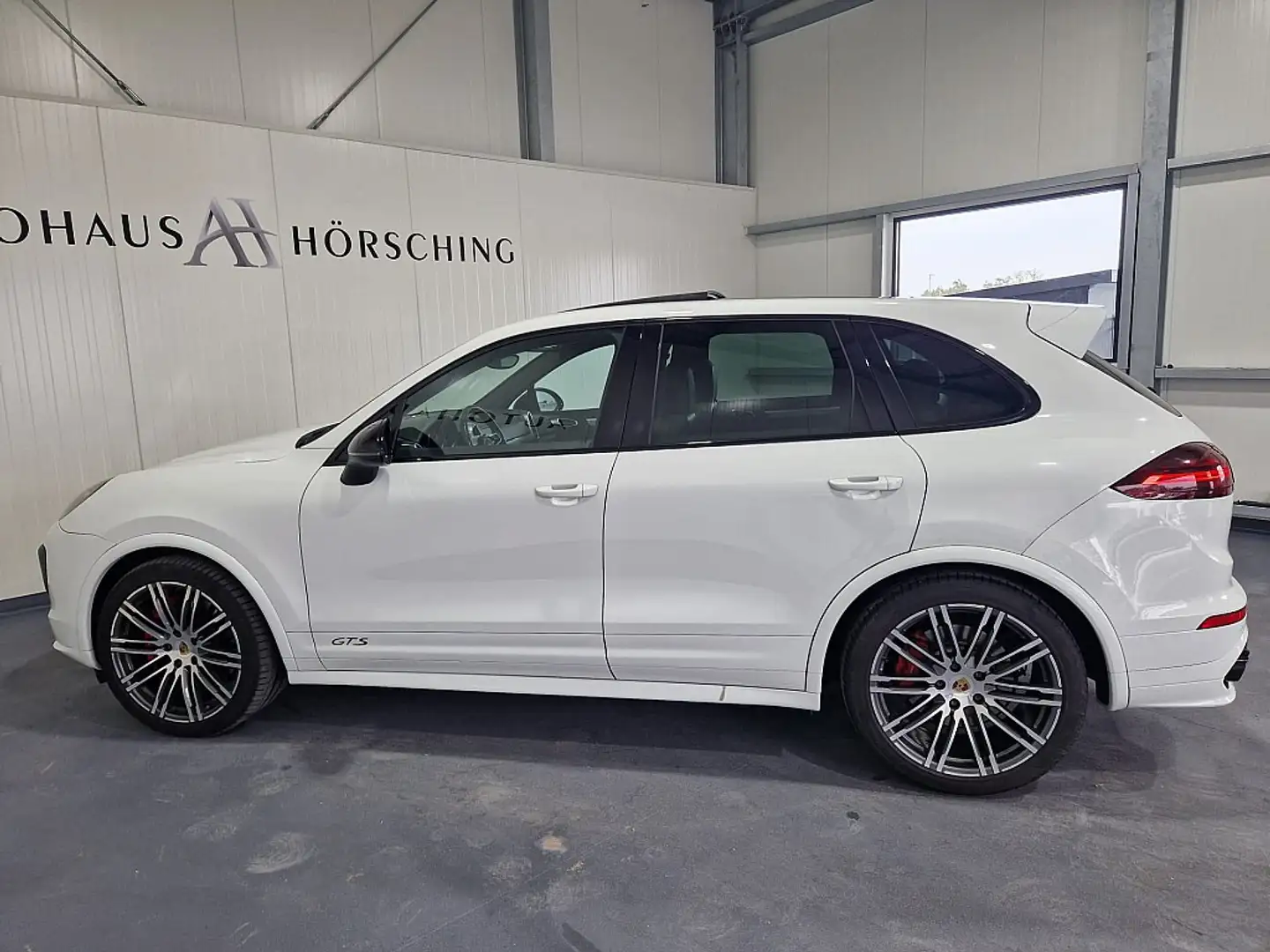 Vehicle image, number 9