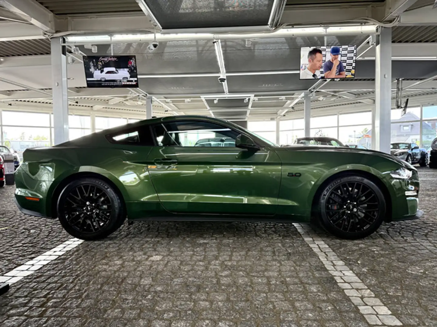 Vehicle image, number 10