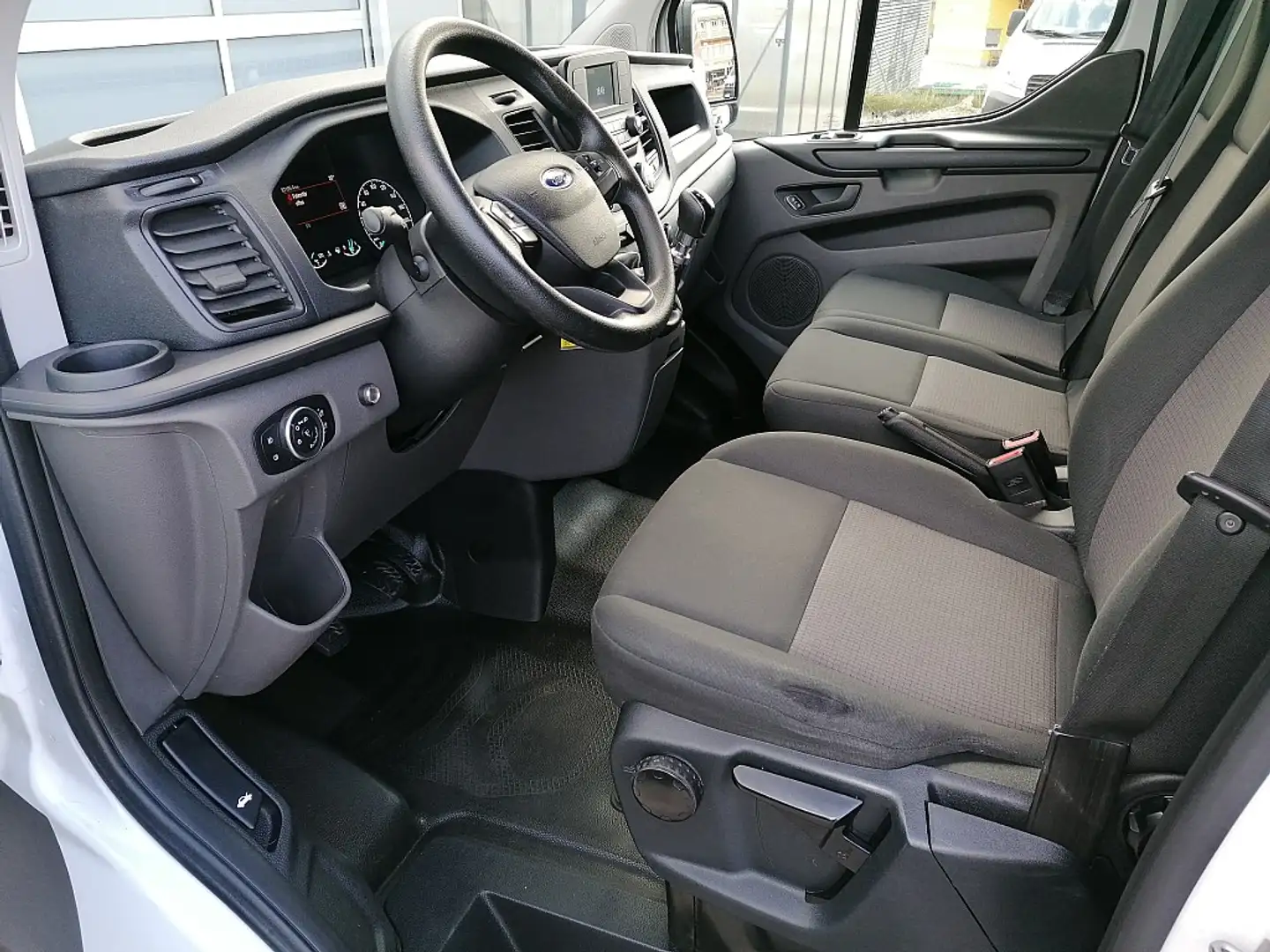 Vehicle image, number 8
