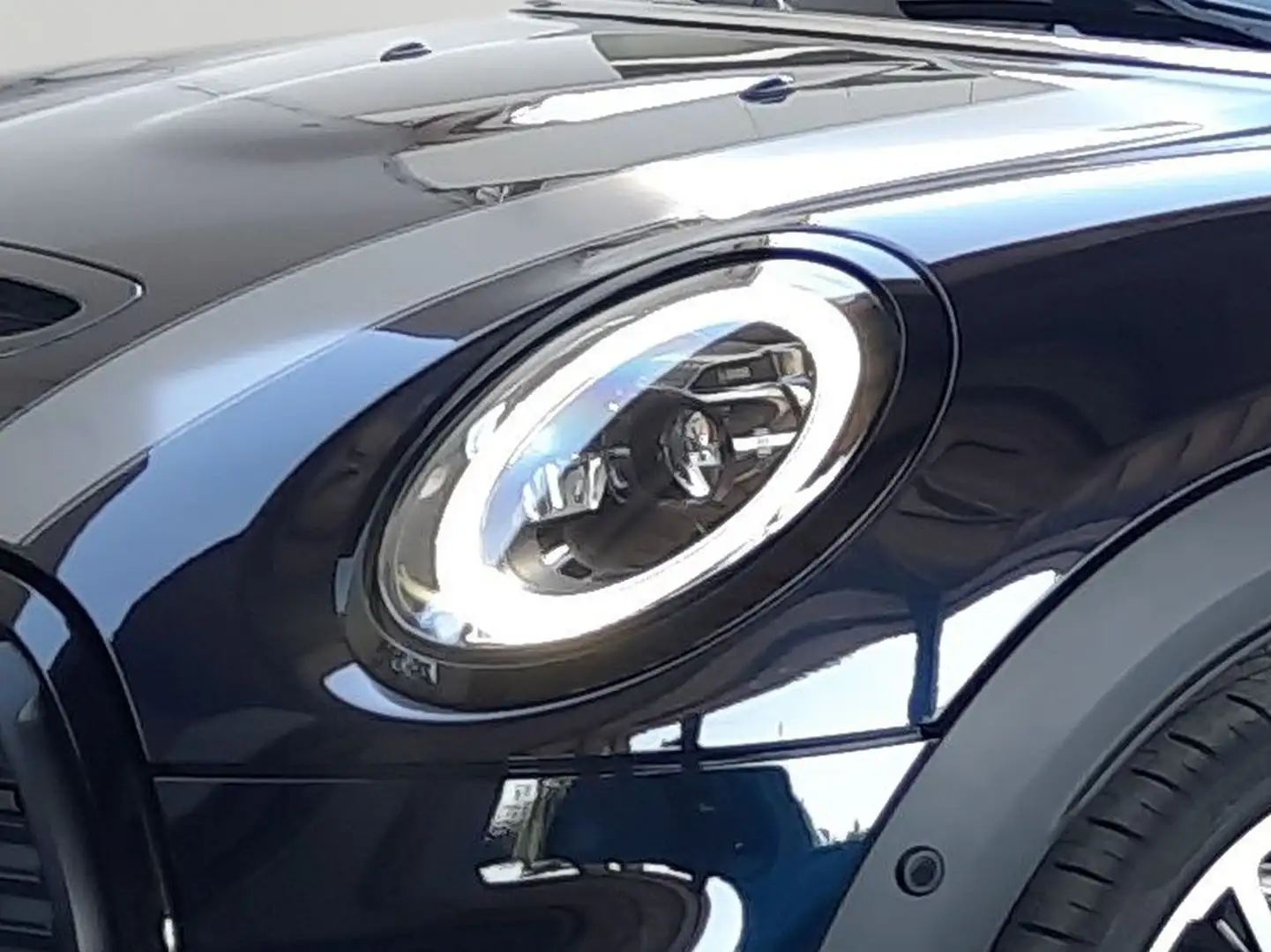 Vehicle image, number 9
