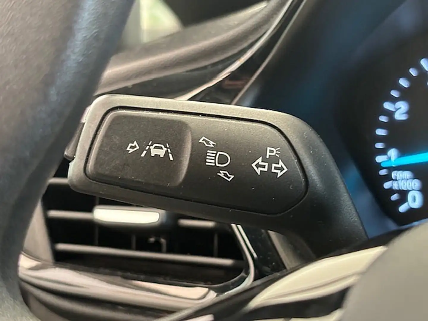 Vehicle image, number 12