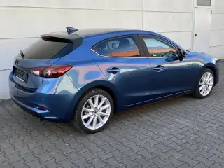 Vehicle image thumbnail, number 3