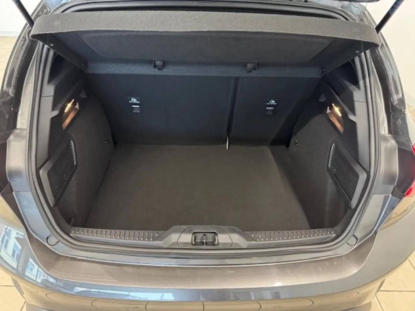 Vehicle image, number 5