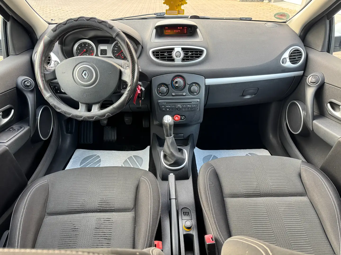 Vehicle image, number 16