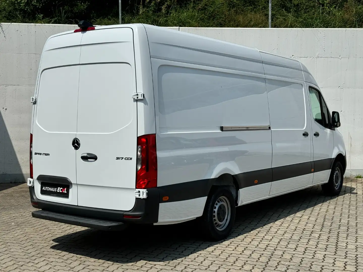 Vehicle image, number 6
