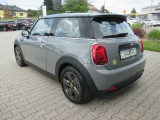 Vehicle image thumbnail, number 3