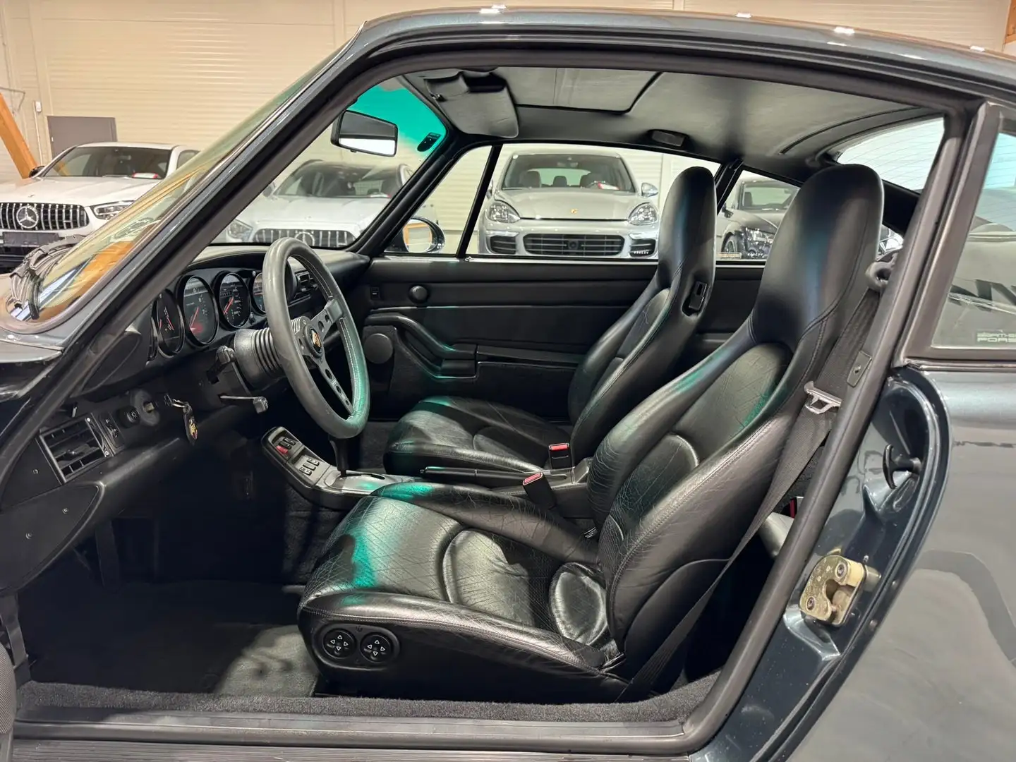 Vehicle image, number 12