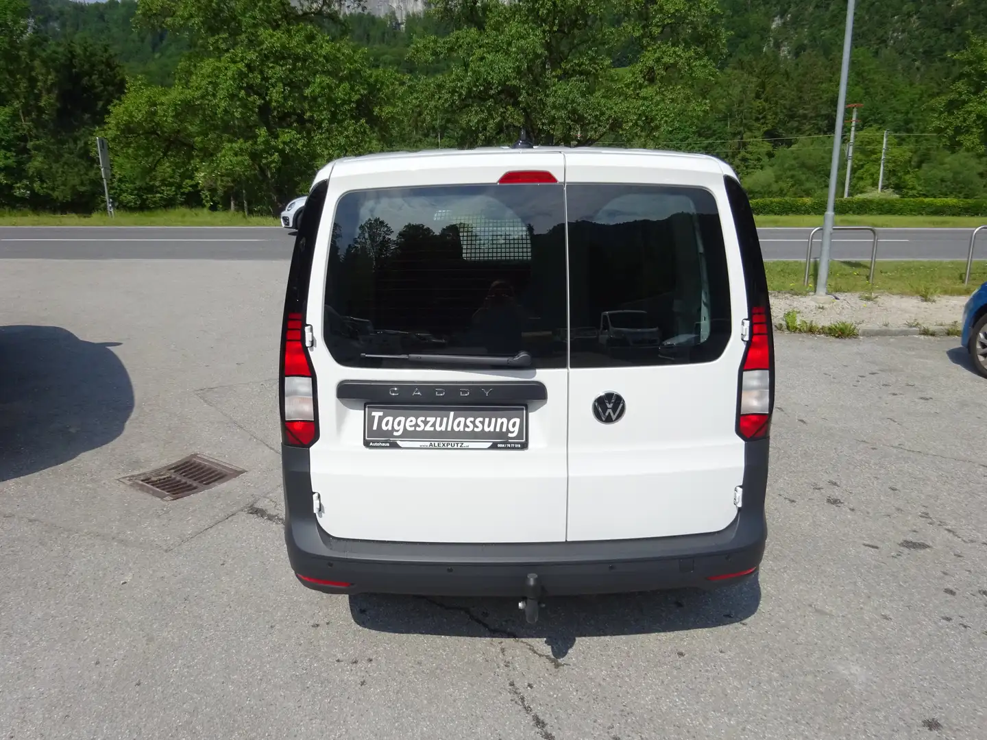Vehicle image, number 8