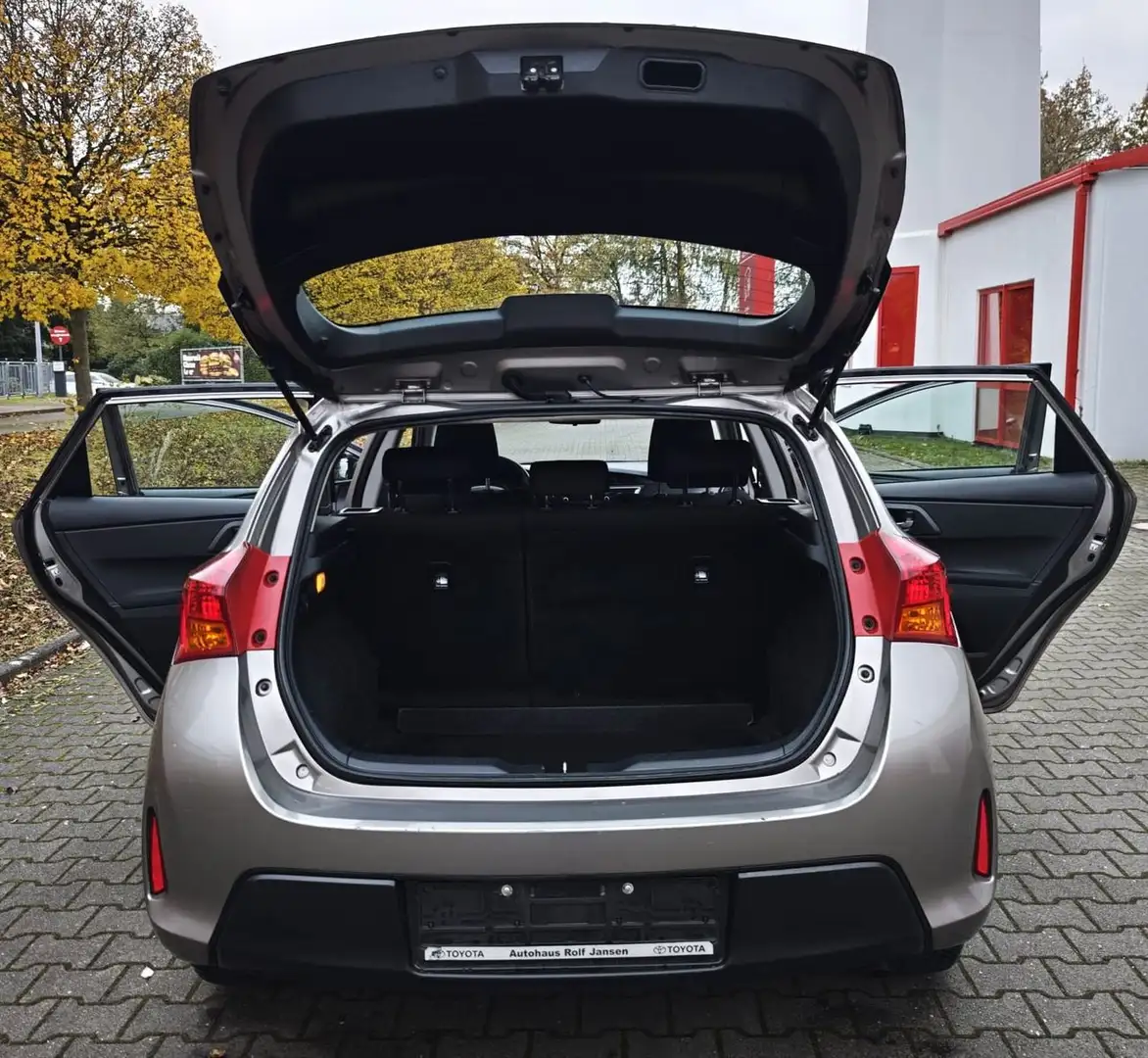 Vehicle image, number 13