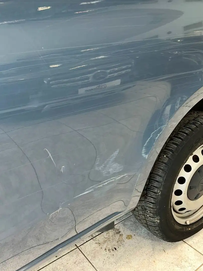 Vehicle image, number 13