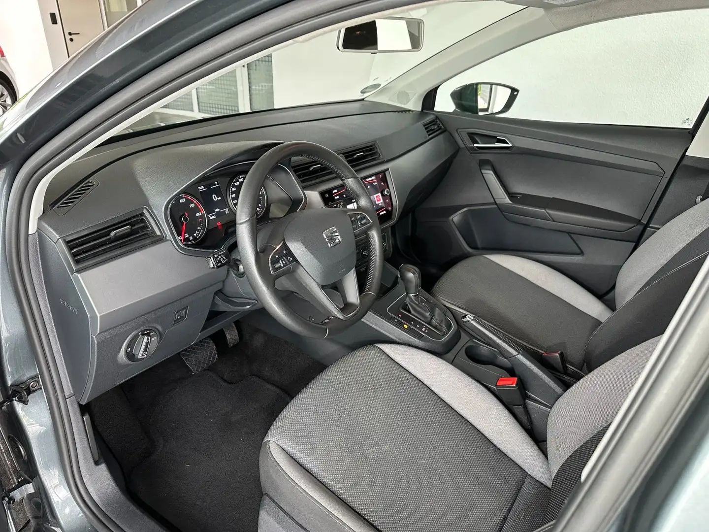 Vehicle image, number 8